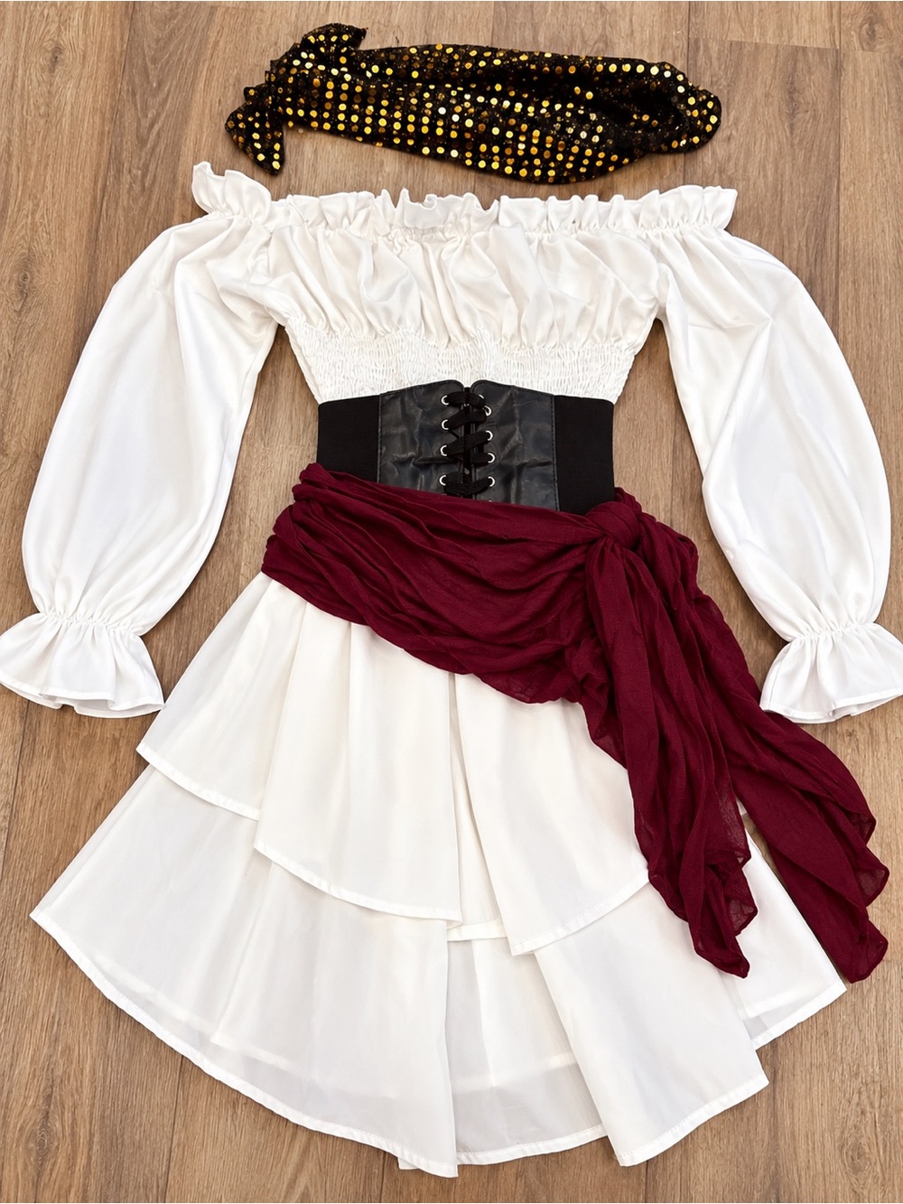 Women’s Pirate / Renaissance Costume – Complete Outfit

Super cute pirate/Renais